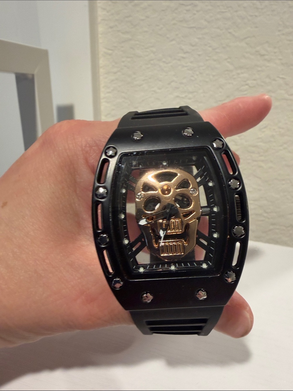Ed Hardy Skull-Print Bag with Floating Skull Watch - Picture 6 of 8